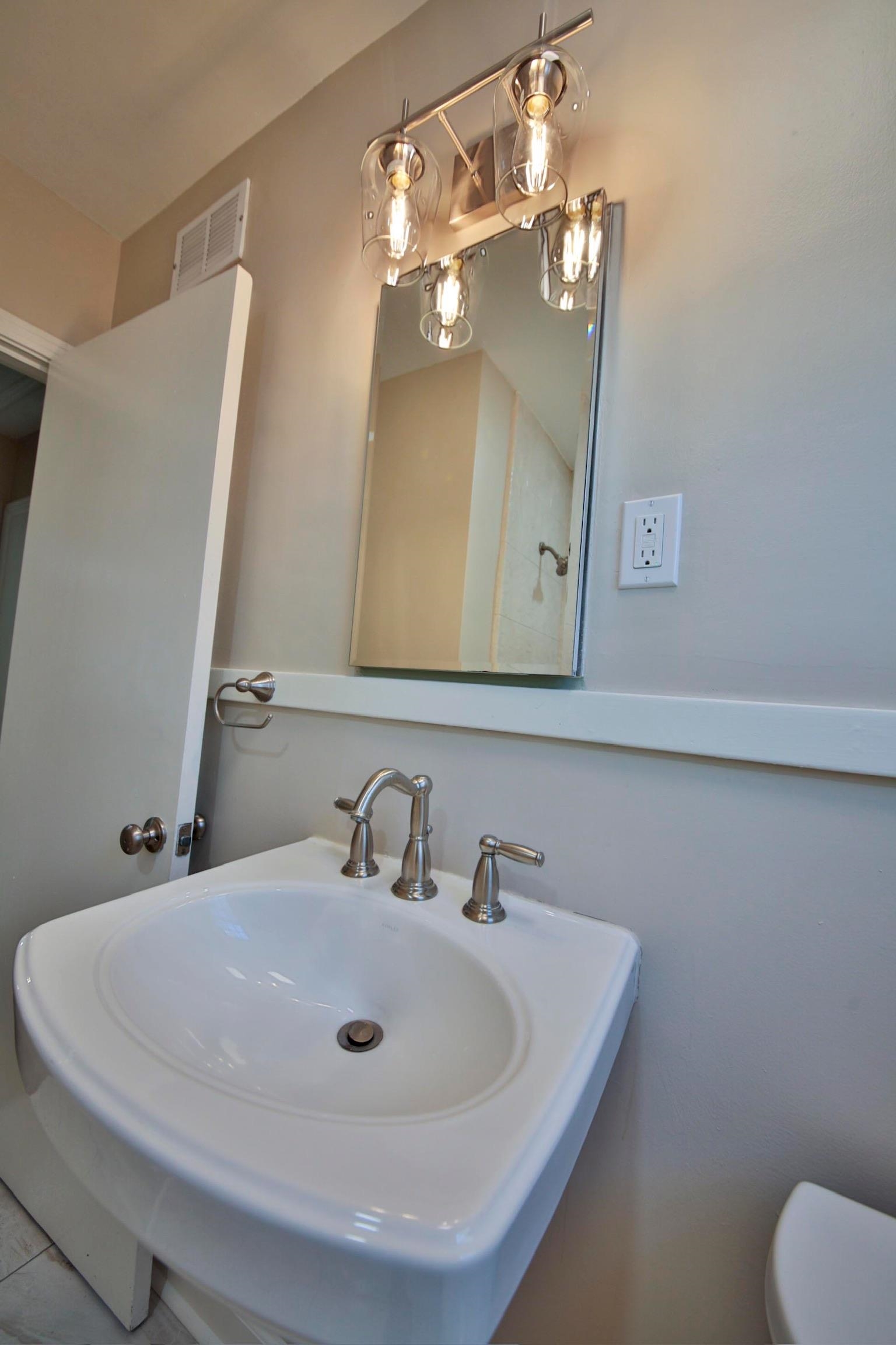 4869 Southern Road Memphis, TN 38117 - Photo 30 of 35 a bathroom with a sink and a mirror