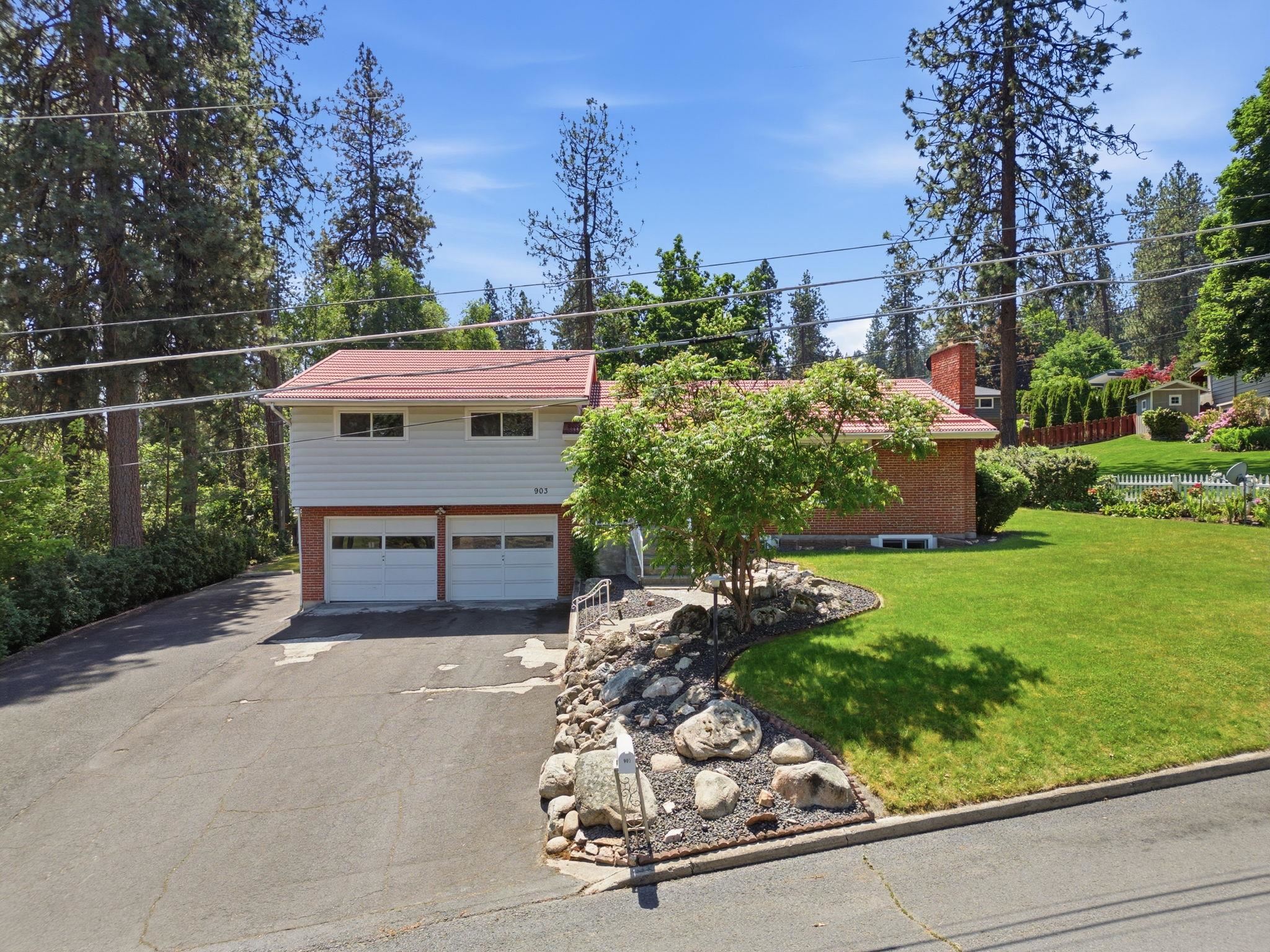 903 West Hawthorne Road Spokane, WA 99218 - Photo 2 of 50
