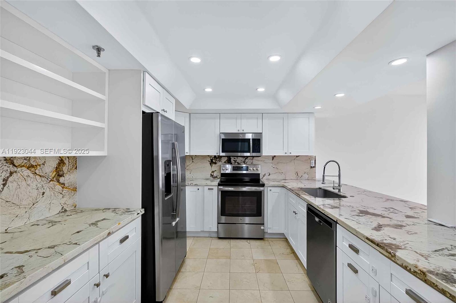 520 Brickell Key Drive, Unit A604 Miami, FL 33131 - Photo 14 of 59