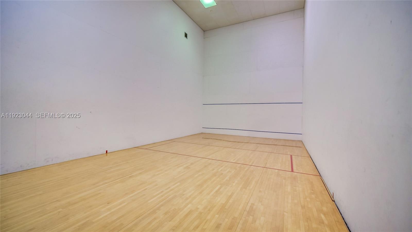 520 Brickell Key Drive, Unit A604 Miami, FL 33131 - Photo 53 of 59 Racquetball court