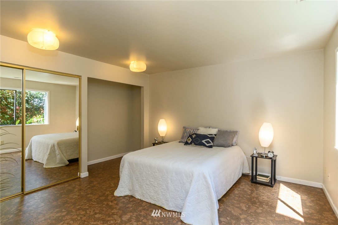 10515 Southwest Cowan Road Vashon, WA 98070 - Photo 14 of 24 Gallery Image 14