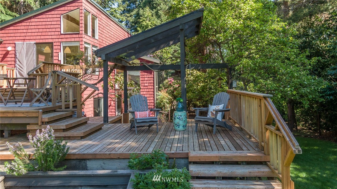 10515 Southwest Cowan Road Vashon, WA 98070 - Photo 3 of 24 Gallery Image 3