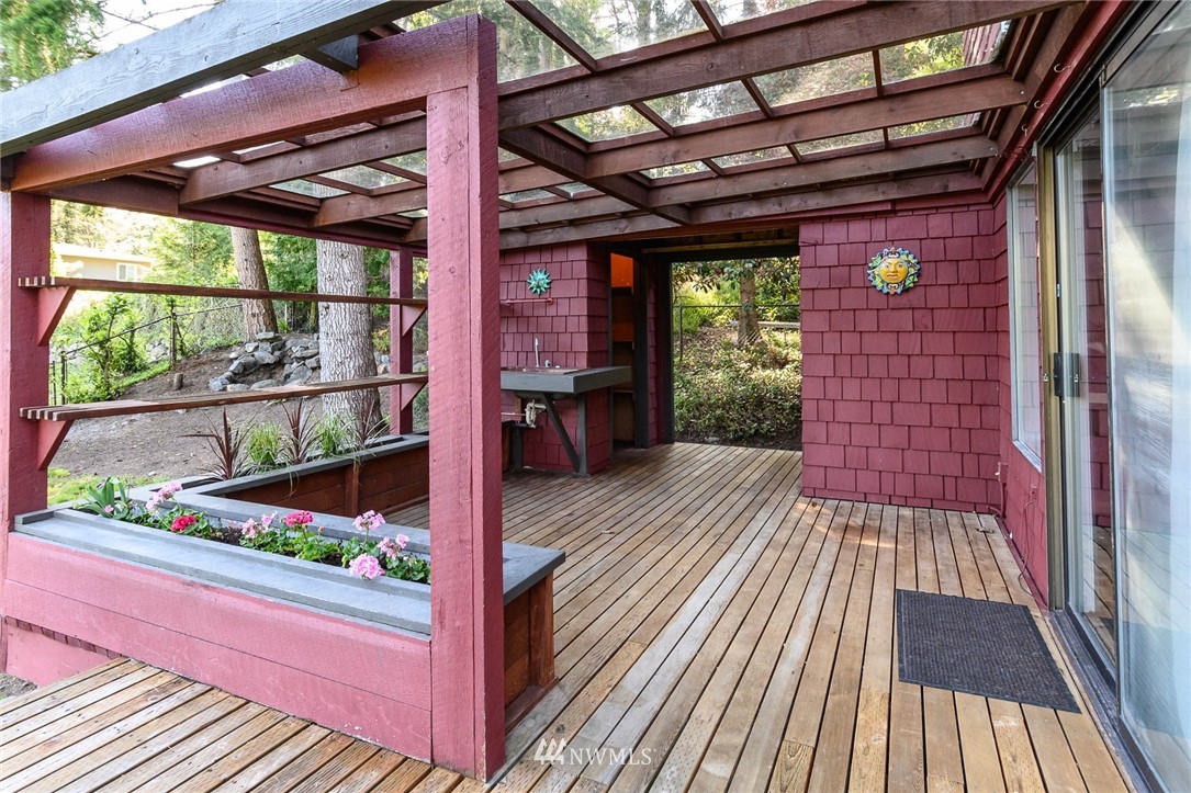 10515 Southwest Cowan Road Vashon, WA 98070 - Photo 22 of 24 Gallery Image 22