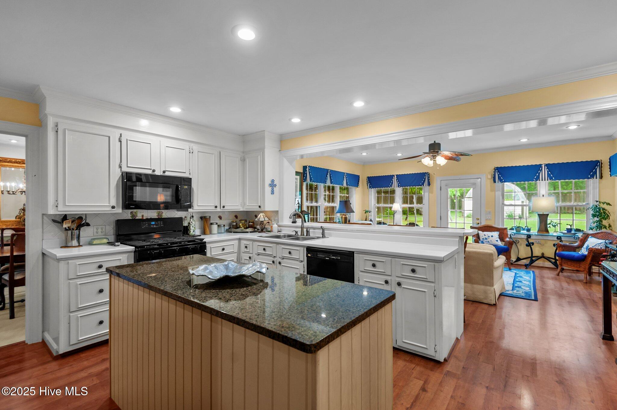 104 North Reed Drive Washington, NC 27889 - Photo 9 of 30 Kitchen with island and breakfast bar