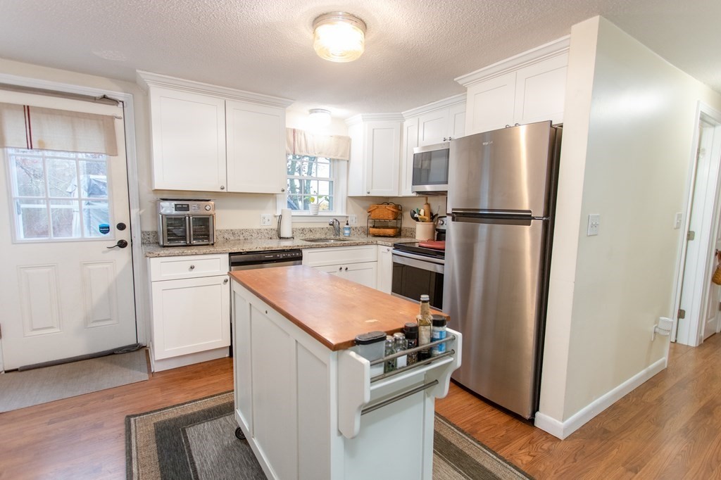 3 Earl Road Plymouth, MA 02360 - Photo 6 of 26 Gallery Image 6