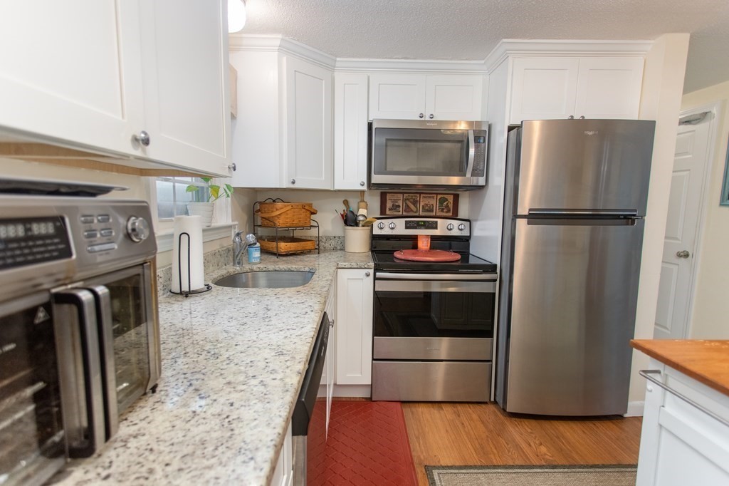 3 Earl Road Plymouth, MA 02360 - Photo 8 of 26 Gallery Image 8