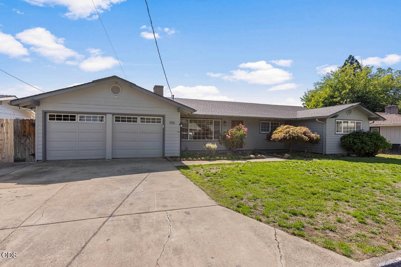 106 Victoria Way Central Point, OR 97502 - Photo 1 of 32 Gallery Image 1