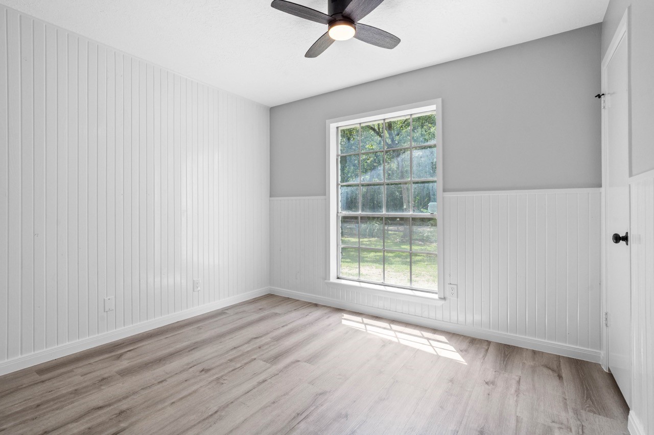 13400 Nicholson Road Conroe, TX 77303 - Photo 25 of 36 Bedroom 3 with accented wall. Could also be an office space.