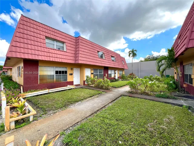 $1,750 | 2562 Northwest 52nd Avenue, Unit B18, Lauderhill, FL 33313