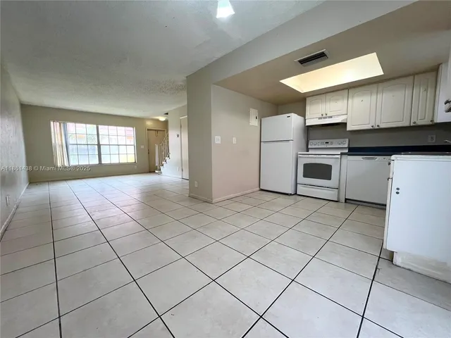 $1,750 | 2562 Northwest 52nd Avenue, Unit B18, Lauderhill, FL 33313