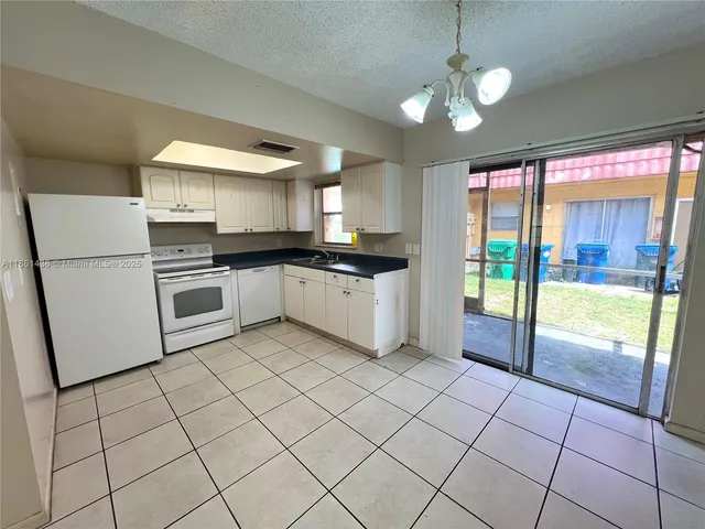 $1,750 | 2562 Northwest 52nd Avenue, Unit B18, Lauderhill, FL 33313
