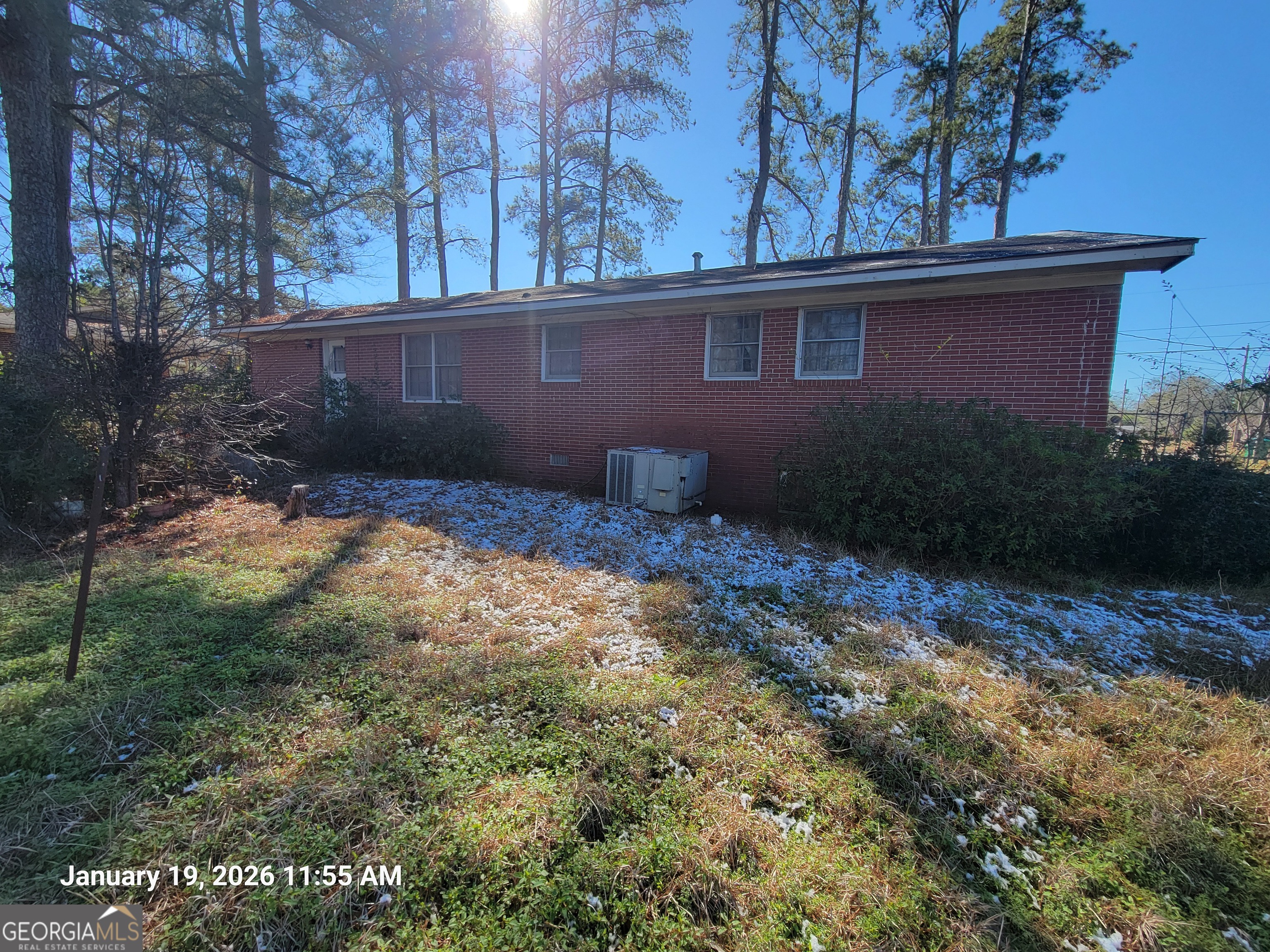 92 Mathews Street Fort Valley, GA 31030 - Photo 6 of 8 a backyard of a house