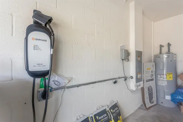 a view of a parking area