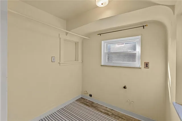 a view of utility room