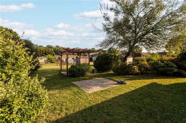 a view of a yard in front of the house