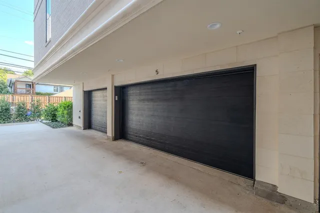 a view of a garage