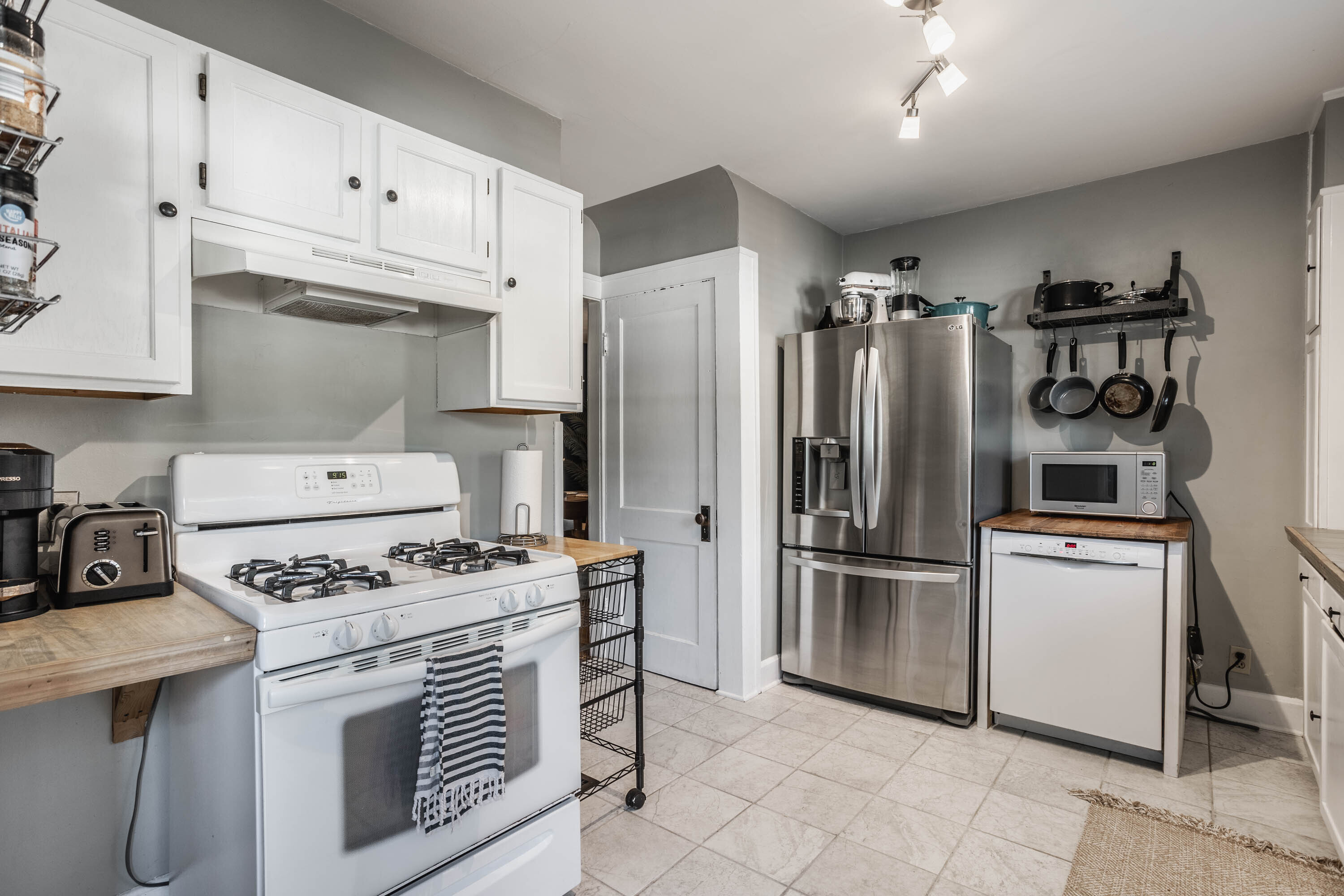 58 North Ridgeview Drive Indianapolis, IN 46219 - Photo 13 of 28