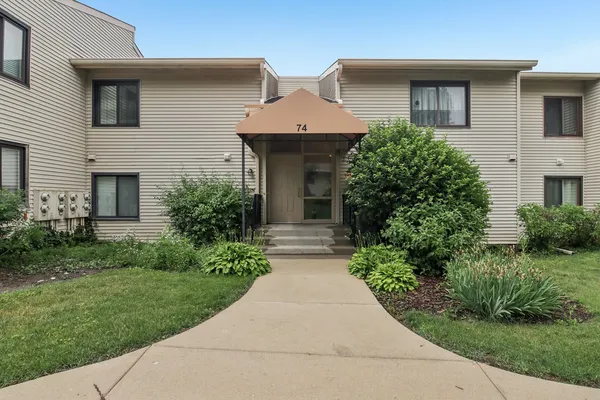 $190,000 | 74 Commonwealth Court, Unit 2, Vernon Hills, IL 60061
