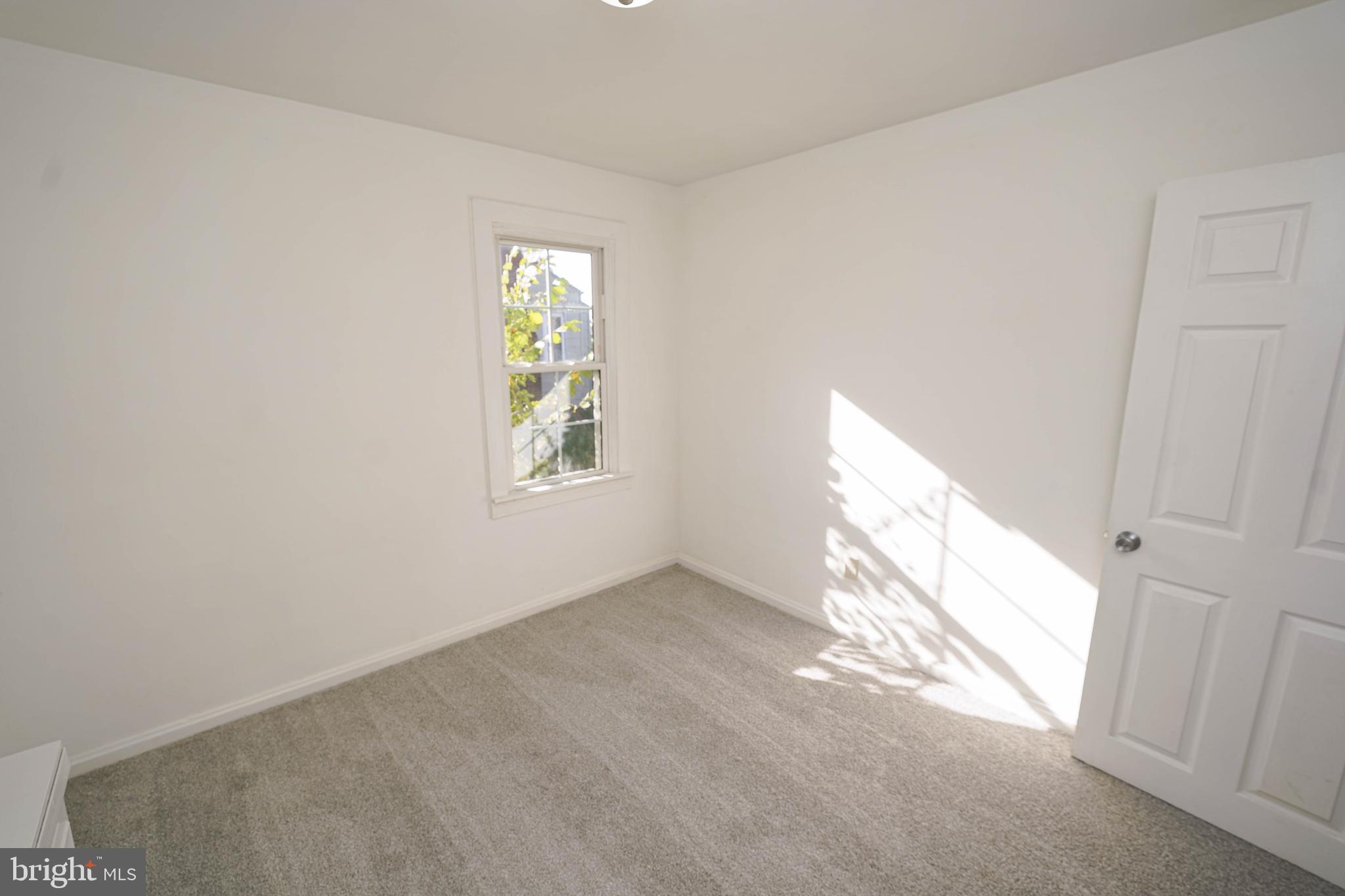 509 State Street Seaford, DE 19973 - Photo 29 of 31 an empty room with windows