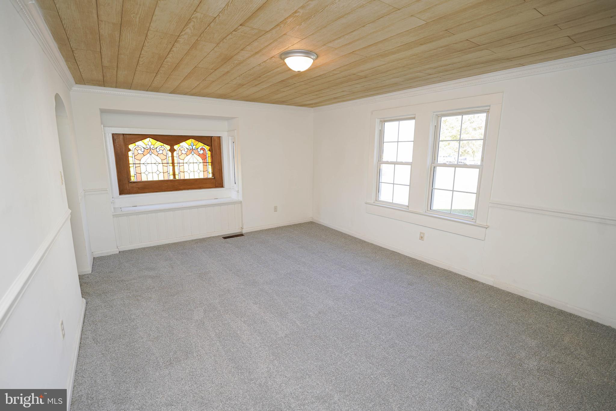 509 State Street Seaford, DE 19973 - Photo 9 of 31 an empty room with windows