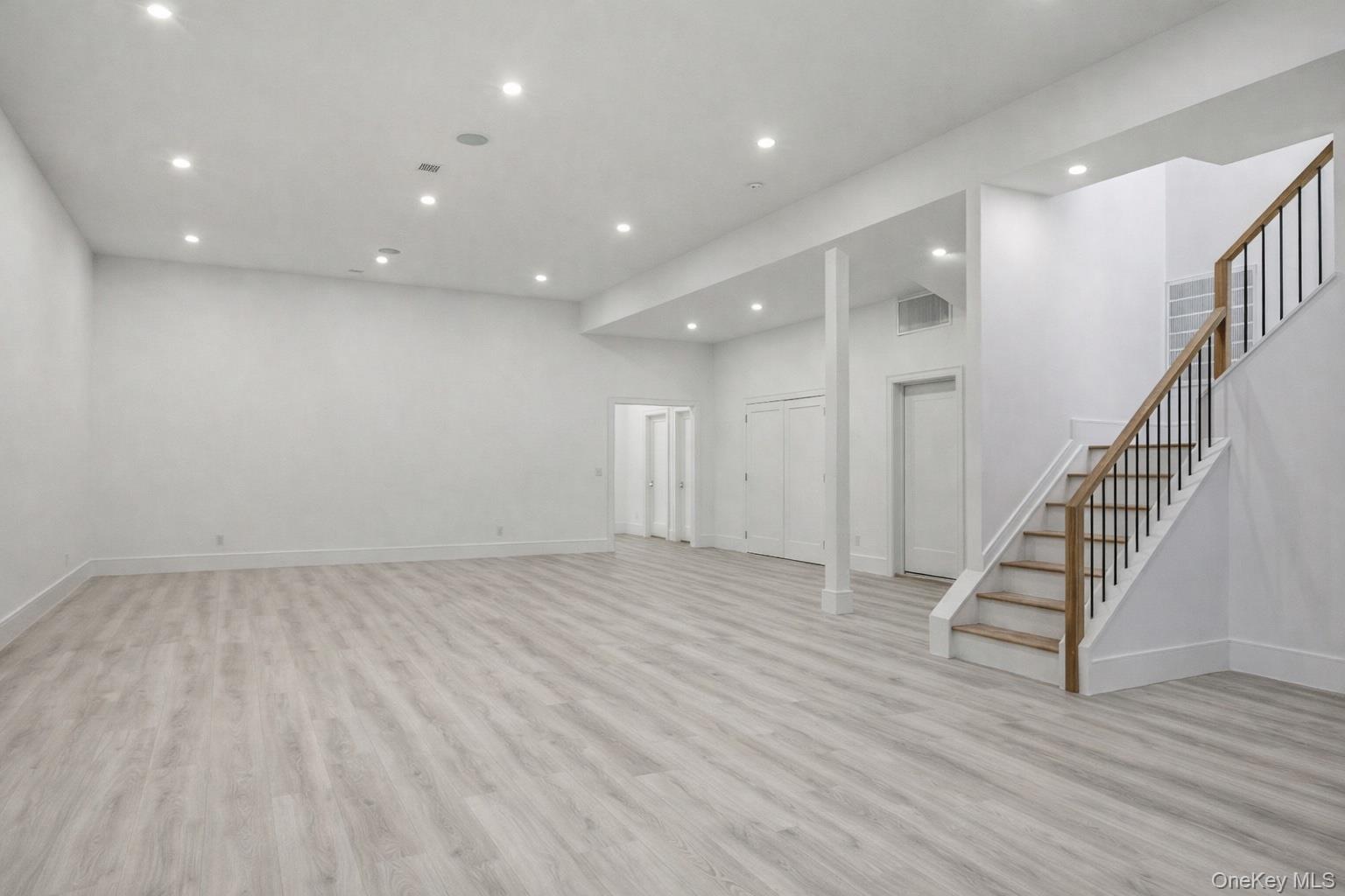 25 West Creek Farms Road Sands Point, NY 11050 - Photo 30 of 39