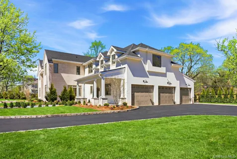 $6,750,000 | 25 West Creek Farms Road, Sands Point, NY 11050