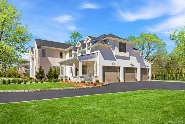 $6,750,000 | 25 West Creek Farms Road, Sands Point, NY 11050