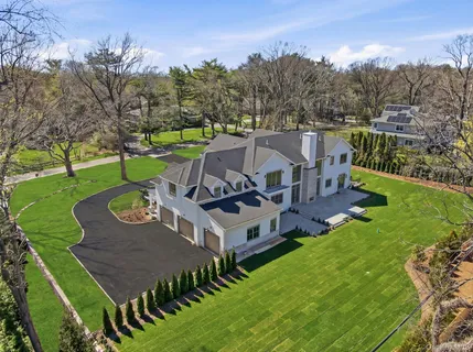 $6,750,000 | 25 West Creek Farms Road, Sands Point, NY 11050