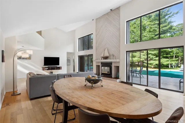 a view of a livingroom with furniture window and outside view