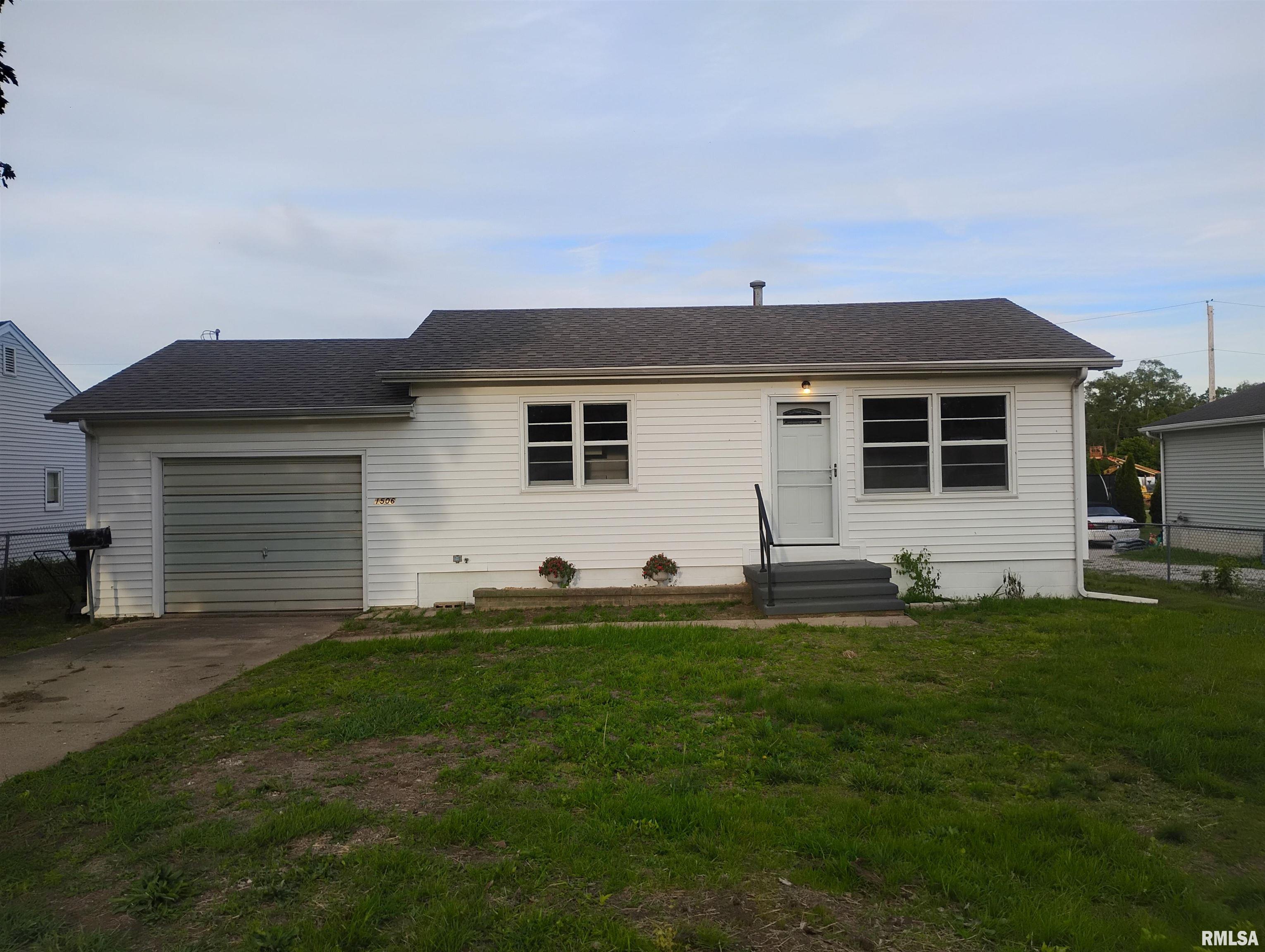 1506 North 3rd Street Chillicothe, IL 61523 - Photo 1 of 23