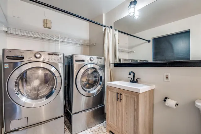 a view of bathroom with washer and dryer