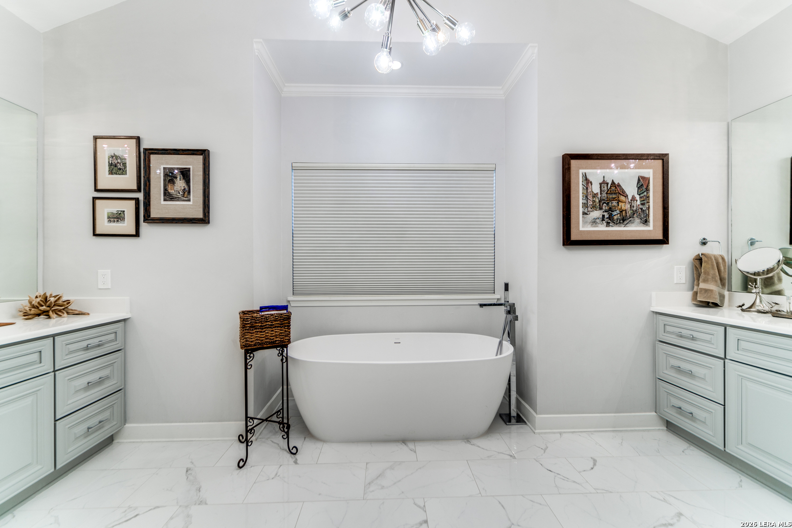 313 James Street Boerne, TX 78006 - Photo 17 of 27 a view of a bathtub in a bathroom