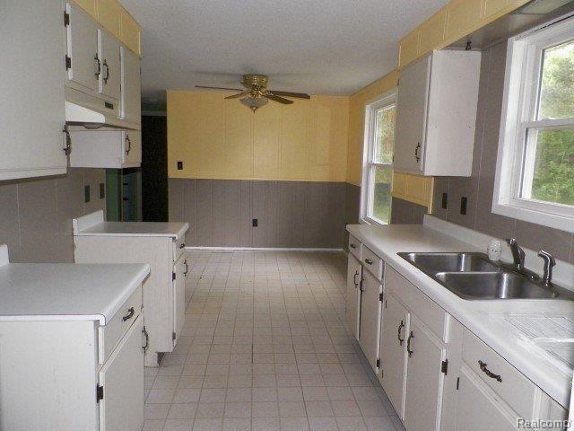 6400 Maple Road Vassar, MI 48768 - Photo 2 of 21 262-155474 - Kitchen (2).JPG