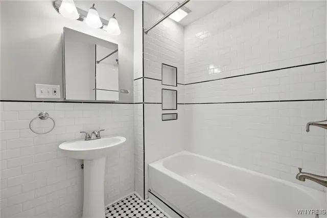 $1,600 | 359 Parkdale Avenue, Buffalo, NY 14213