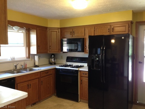 2069 Ridge Road Hinckley, OH 44233 - Photo 6 of 16