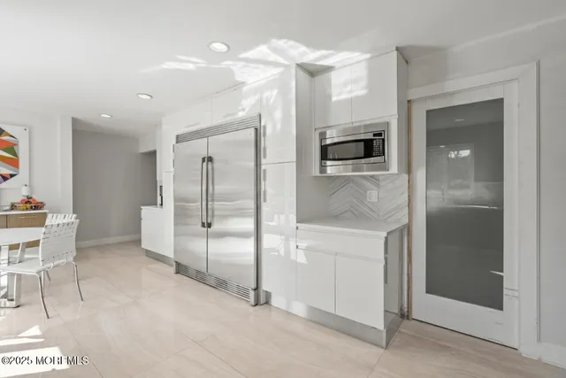 a view of livingroom with furniture and windows