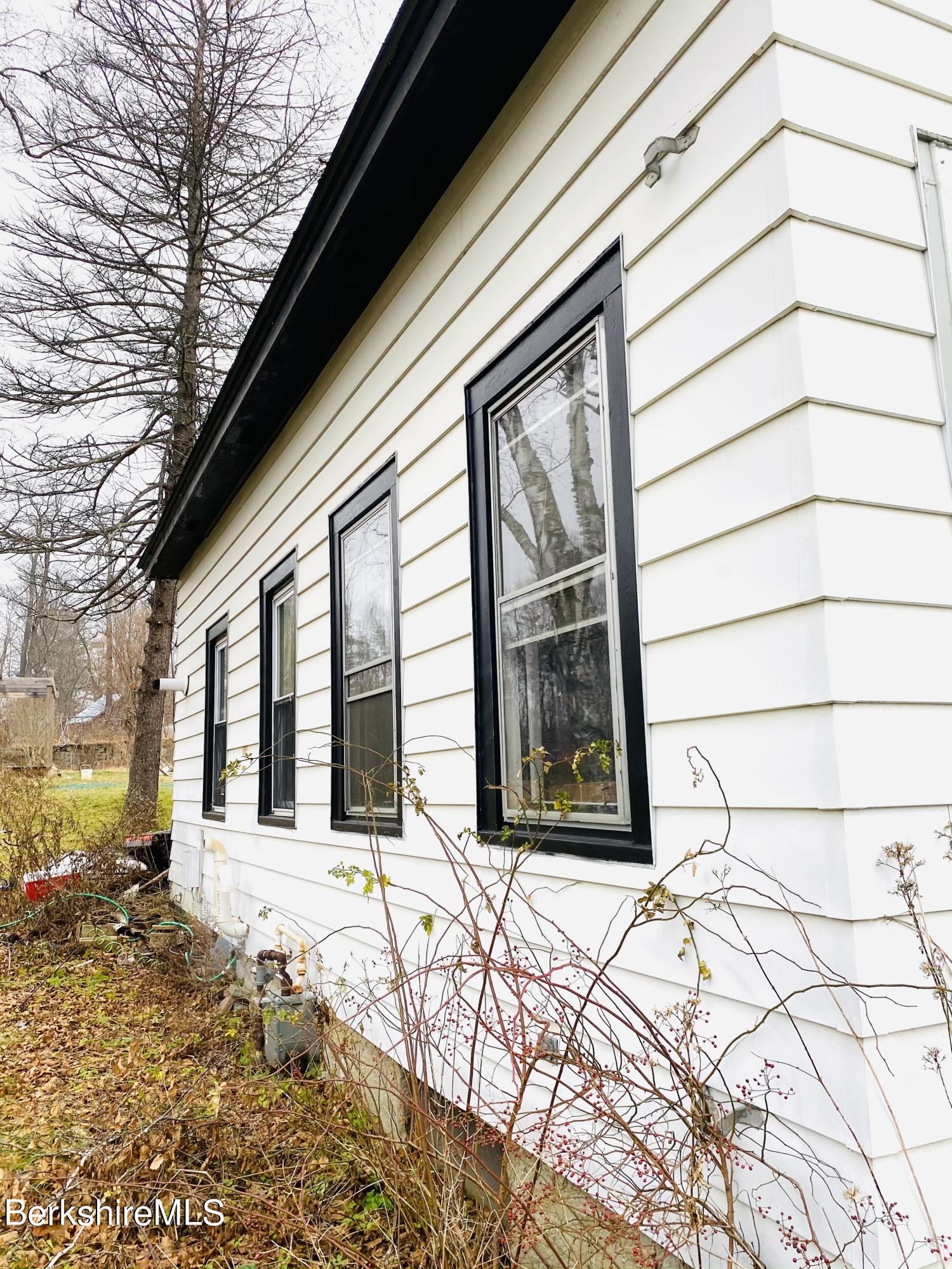 164 Melbourne Road Pittsfield, MA 01201 - Photo 9 of 9 Side of House