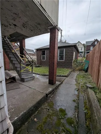 a view of a house with backyard and porch