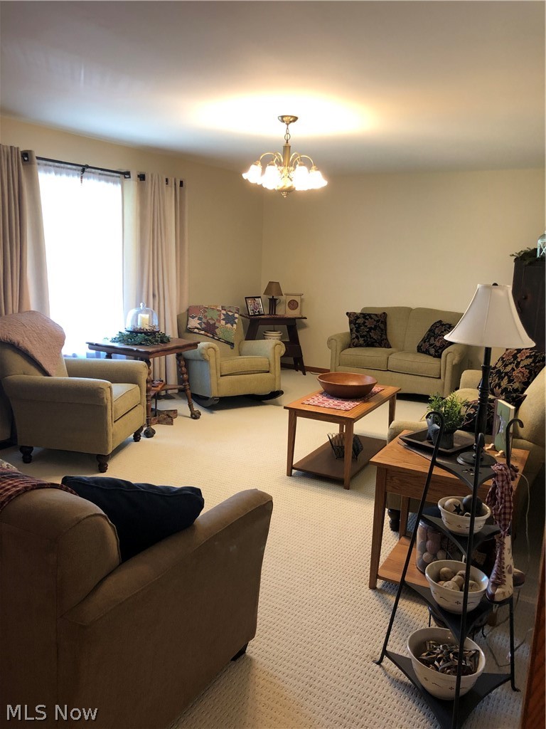 68185 Old Twenty One Road Cambridge, OH 43725 - Photo 12 of 33 Living room