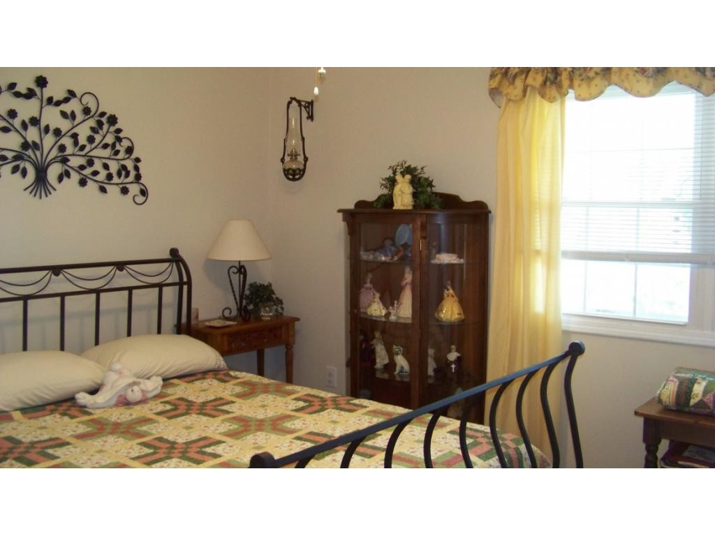 1090 Reece Hill Road Mountain City, TN 37683 - Photo 14 of 34 BEDROOM
