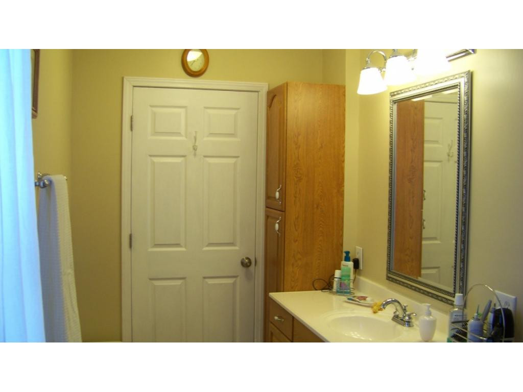 1090 Reece Hill Road Mountain City, TN 37683 - Photo 17 of 34 BATHROOM