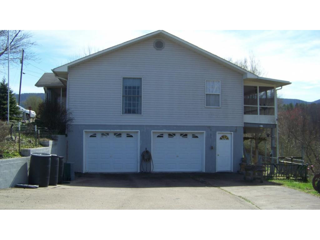 1090 Reece Hill Road Mountain City, TN 37683 - Photo 3 of 34 2 CAR ATTACHED GARAGE