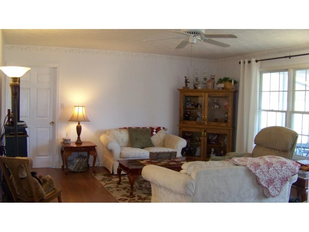 1090 Reece Hill Road Mountain City, TN 37683 - Photo 5 of 34 LIVING ROOM