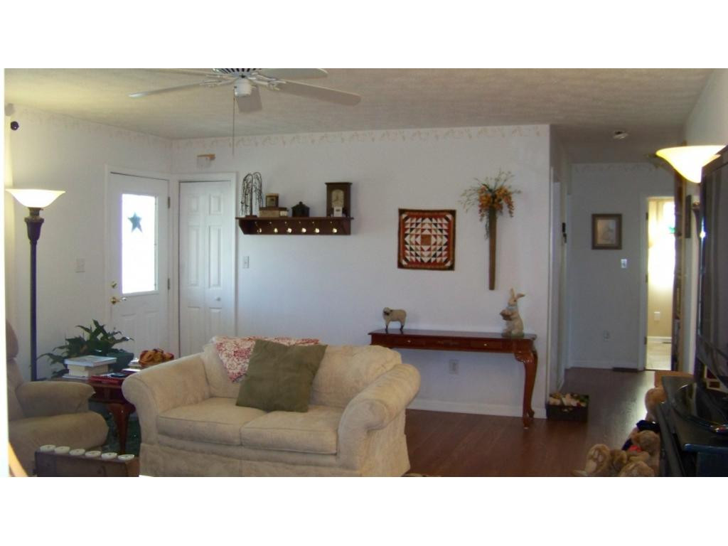 1090 Reece Hill Road Mountain City, TN 37683 - Photo 6 of 34 OTHER SIDE OF LIVING ROOM