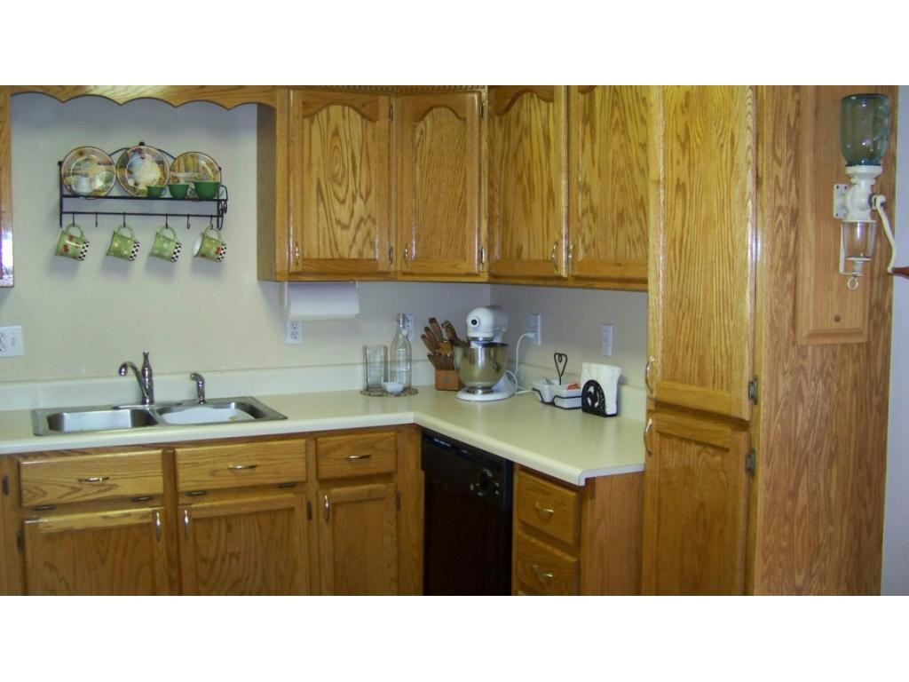 1090 Reece Hill Road Mountain City, TN 37683 - Photo 8 of 34 OTHER SIDE OF KITCHEN