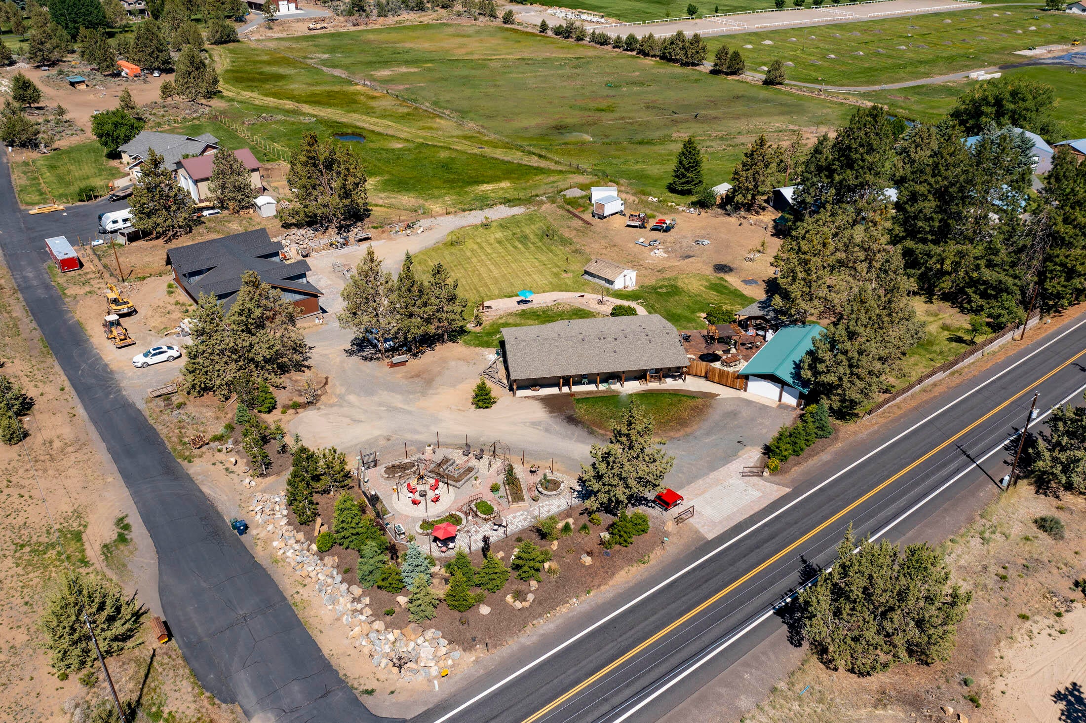 62775 Hamby Road Bend, OR 97701 - Photo 3 of 33 003