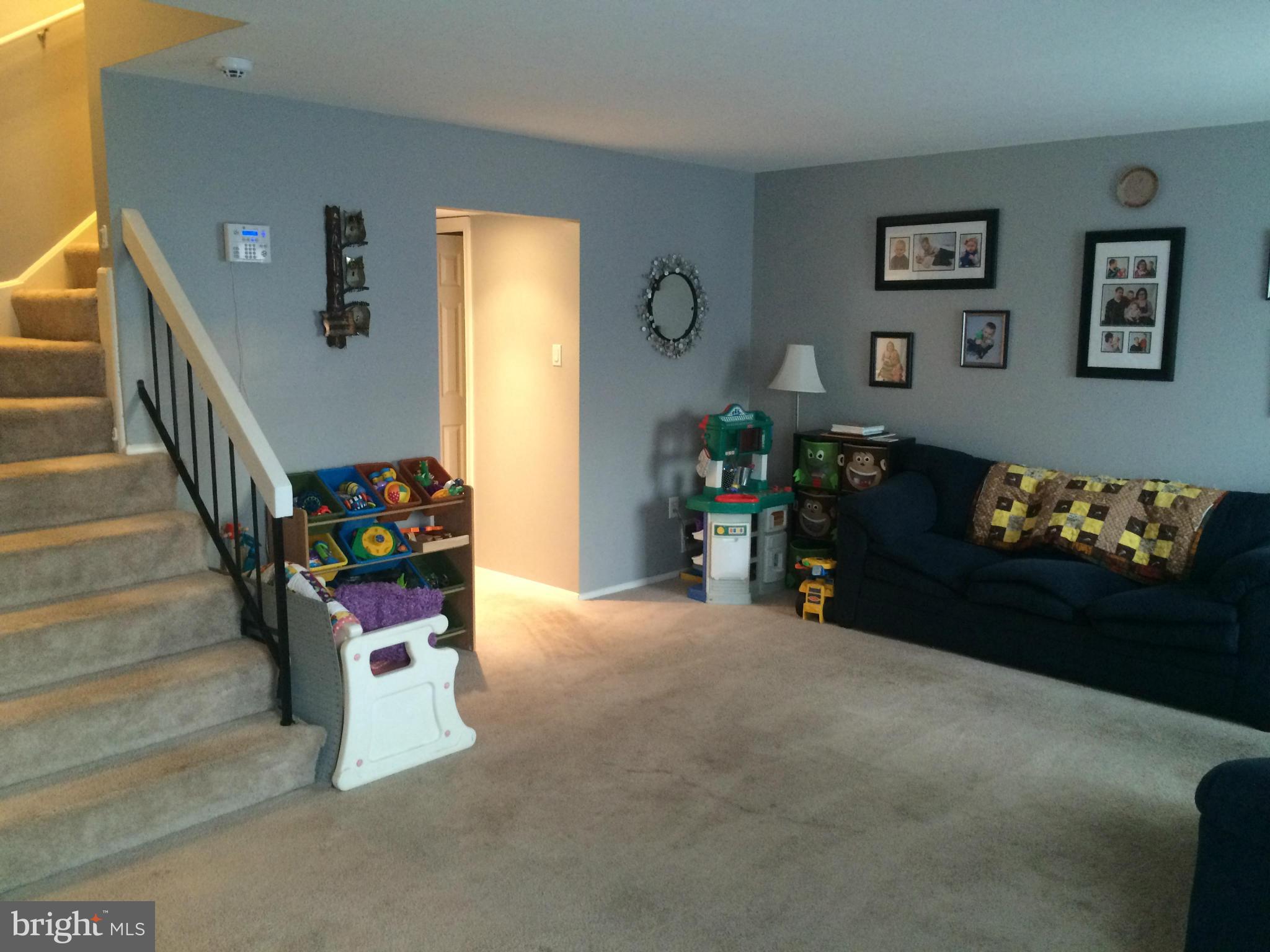 166 North Cottage Road Sterling, VA 20164 - Photo 2 of 12 Living Room