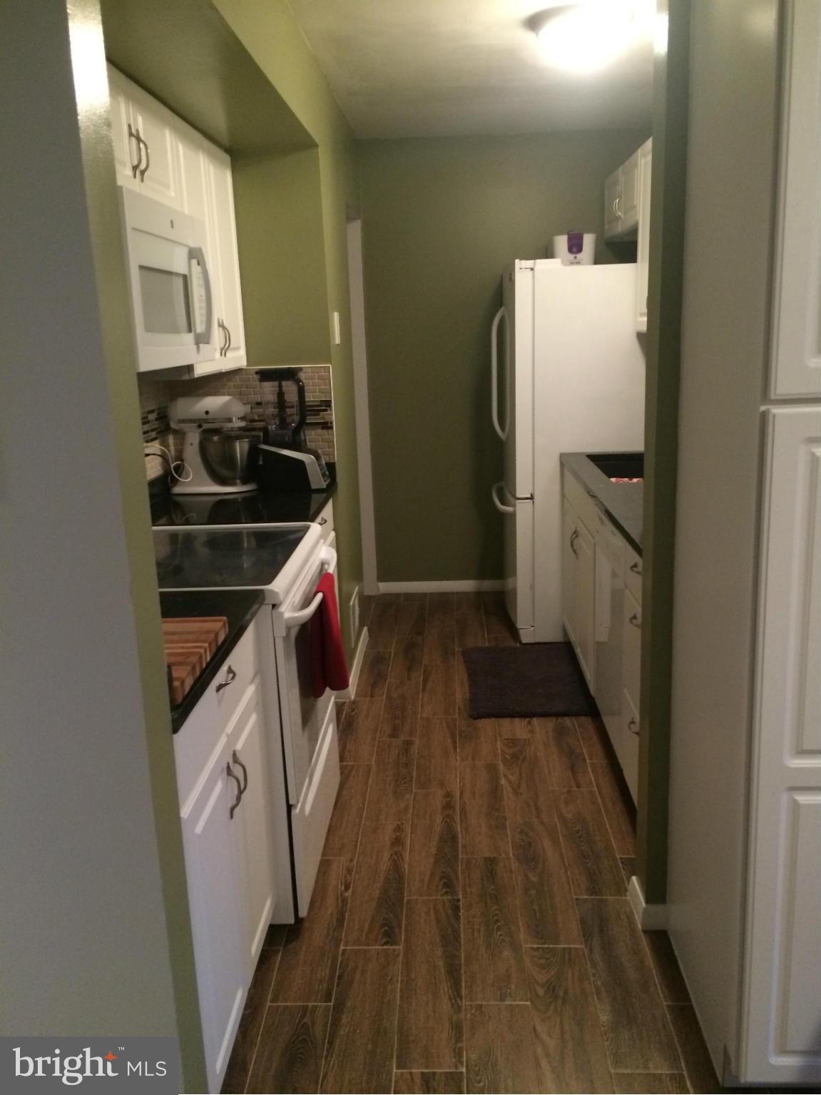 166 North Cottage Road Sterling, VA 20164 - Photo 4 of 12 Kitchen