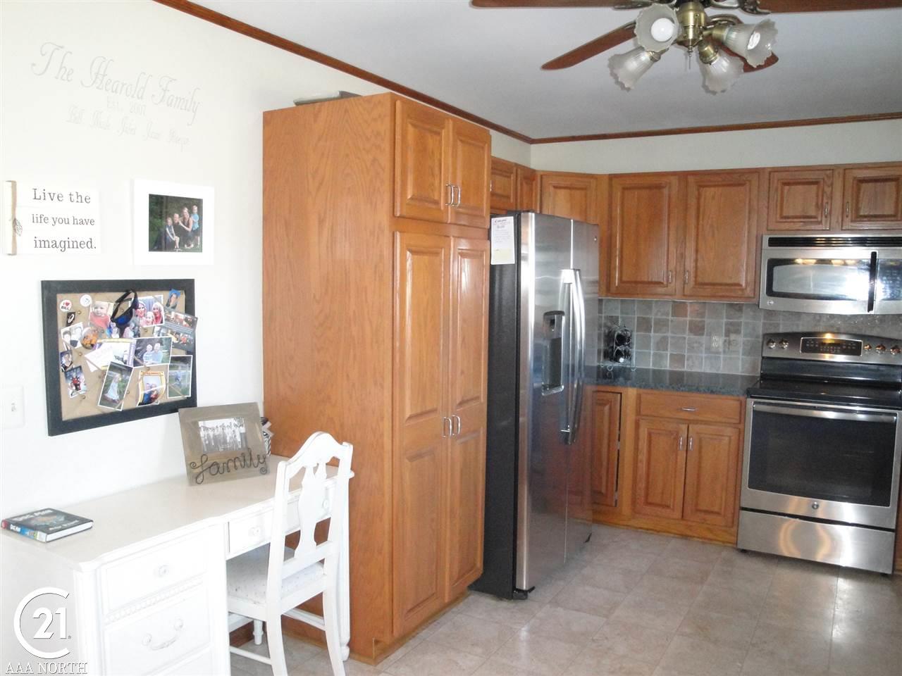 7079 General Squier Road Almont, MI 48003 - Photo 4 of 26 31374328-3.JPG