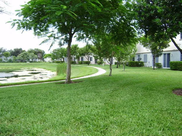 $2,150 | 1987 Nassau Drive, Riviera Beach, FL 33404